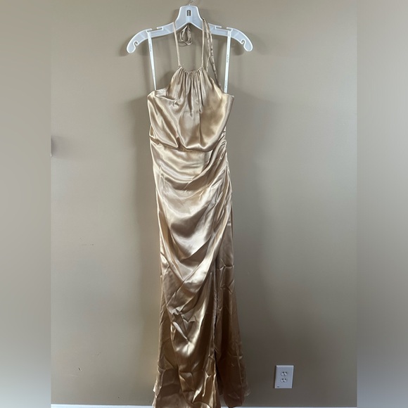 David’s bridal - GALINA SIGNATURE
Tie-Neck Charmeuse Halter Dress - Picture 2 of 6